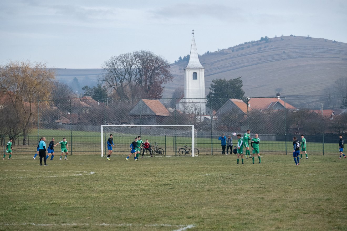 A Mindszentlélek Fitód SE–Szépvízi MÜ találkozóra Csíkszéken felszállt a köd • Fotó: Borbély Fanni