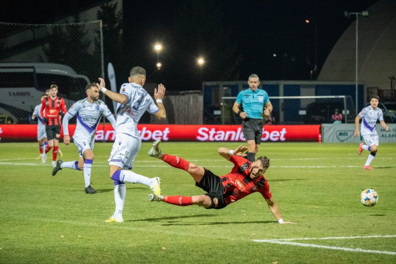 A kaput nem találta el az FK Csíkszereda, alul is maradt az újoncok párharcában – videóval