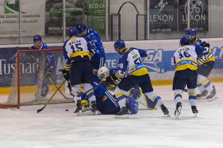 A Sportklub a meccs feléig méltó ellenfél volt, utána a Corona érvényesítette az akaratát