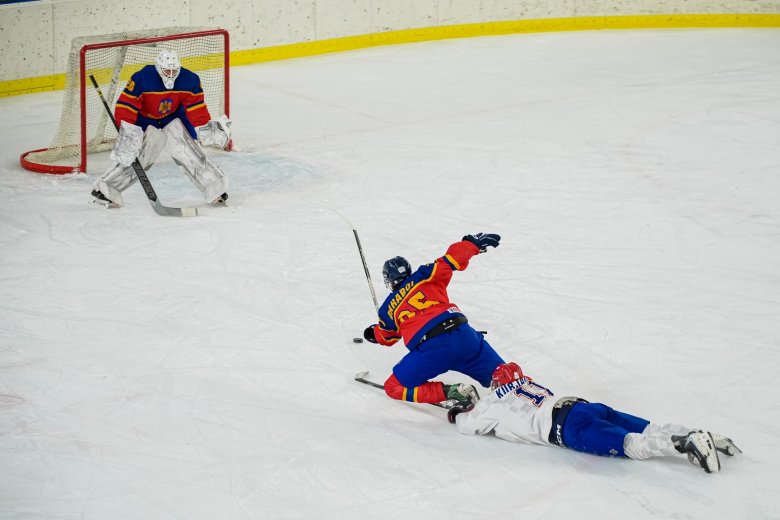 Kétgólos előnyt herdált el a romániai ifjúsági jégkorong-válogatott