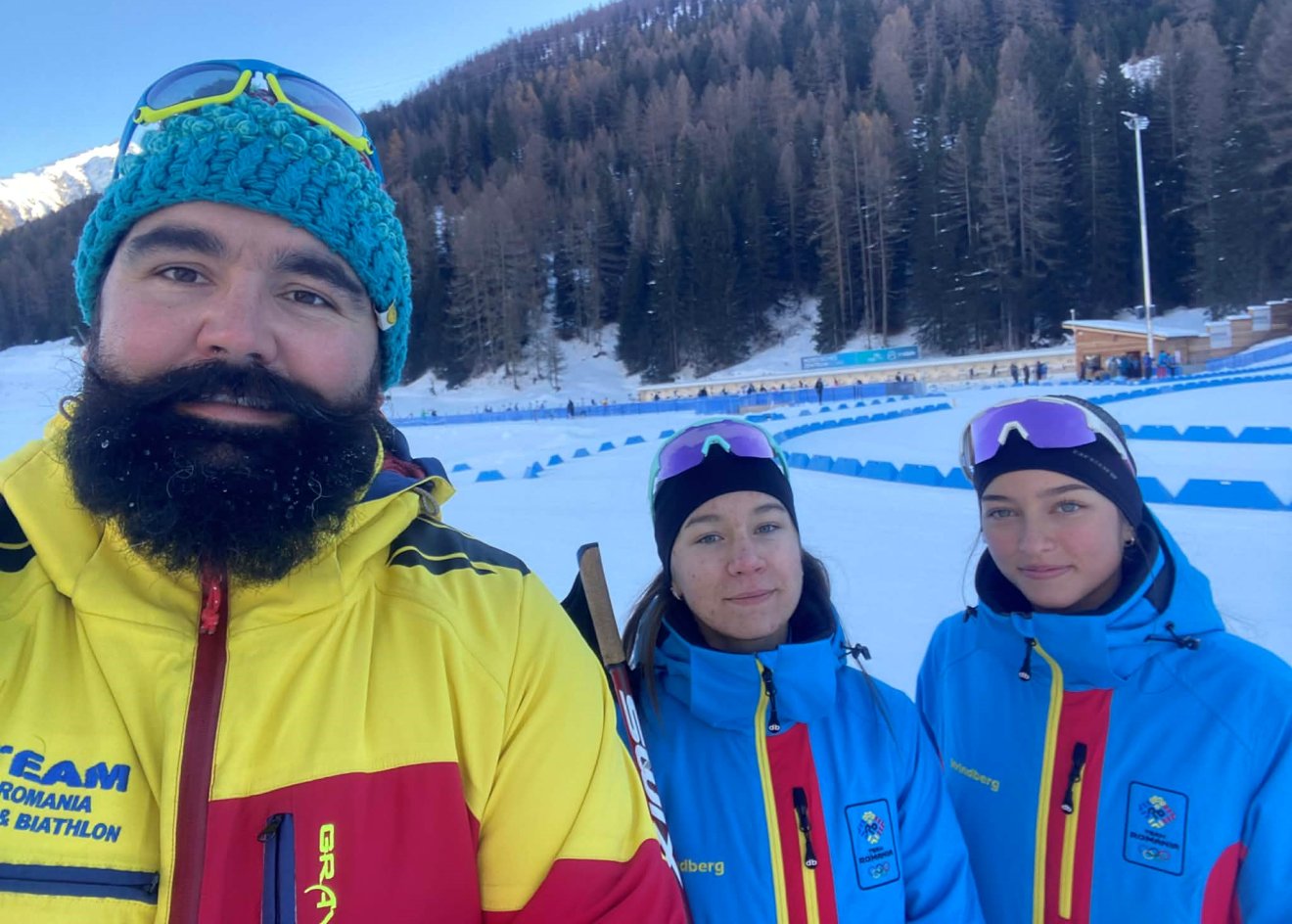 Csíki biatlonisták Svájcban. Balról jobbra: Czont Attila, Kurkó Janka Dóra és Tamás Boróka &bullet;  Fotó: Csíkszeredai ISK