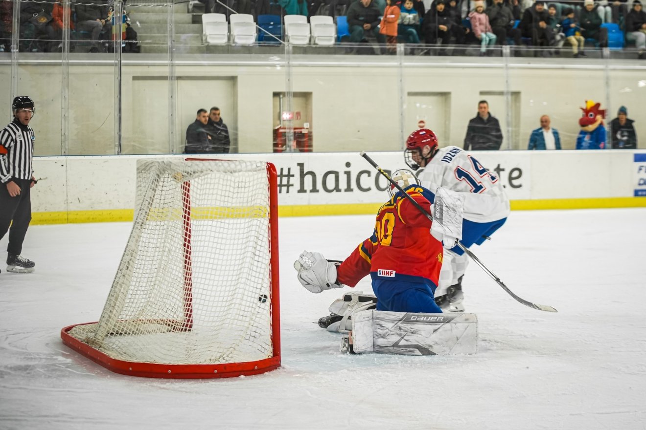 Védelmi hibák sokasága miatt szenvedett vereséget a romániai együttes &bullet;  Fotó: Fotó: FRHG / Dan Rosiu