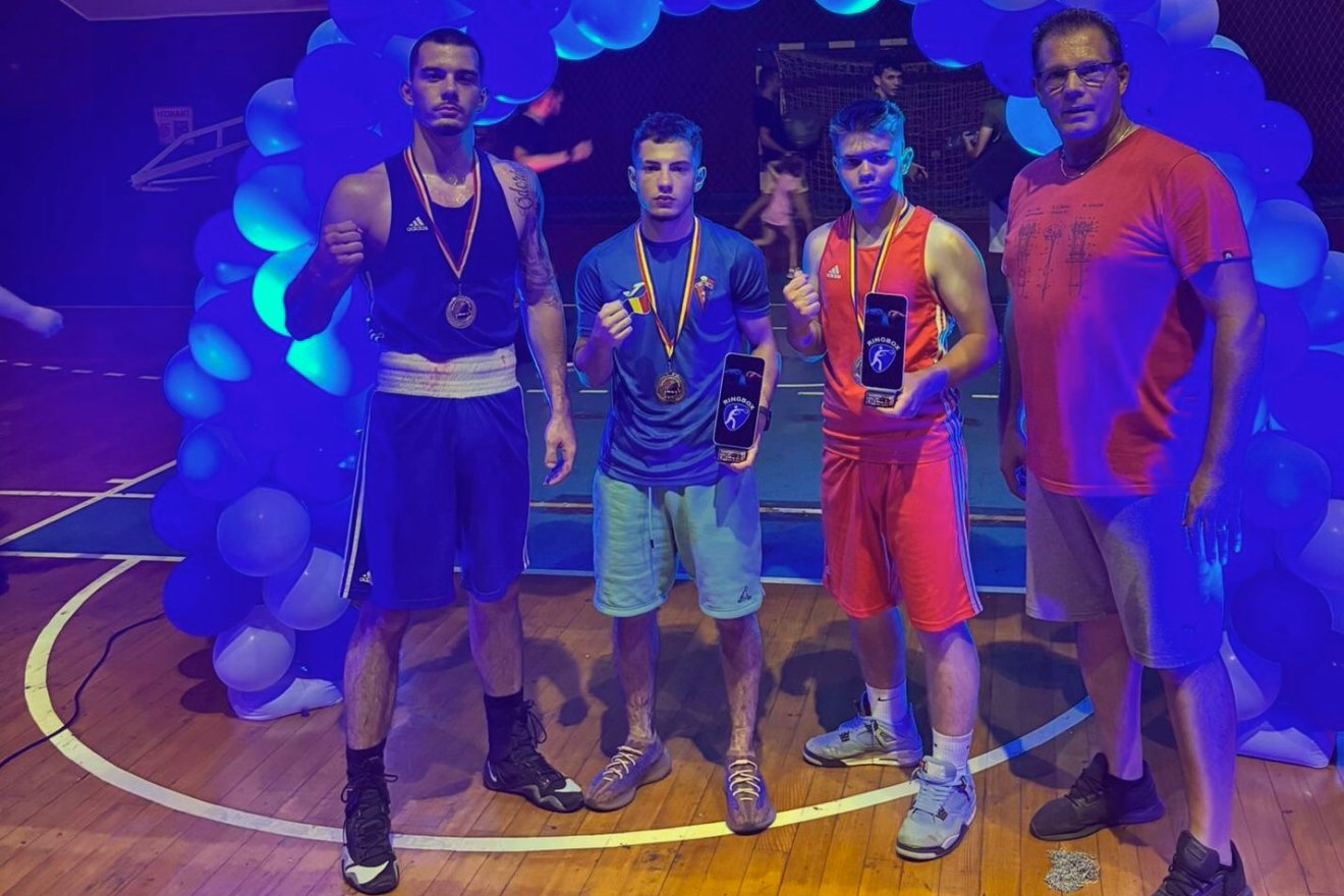 Balról jobbra: Bartók Zsolt, Szőcs Bence, Gábor Kristóf •  Fotó: Bene Regaz Boxing