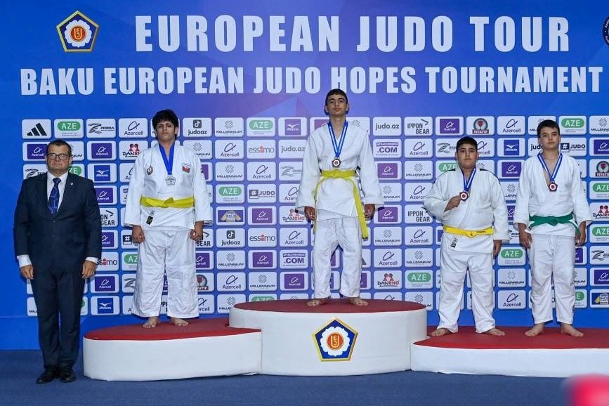 Jobbról az első Barabás Ádám •  Fotó: Csíkszentdomokosi Judo Klub