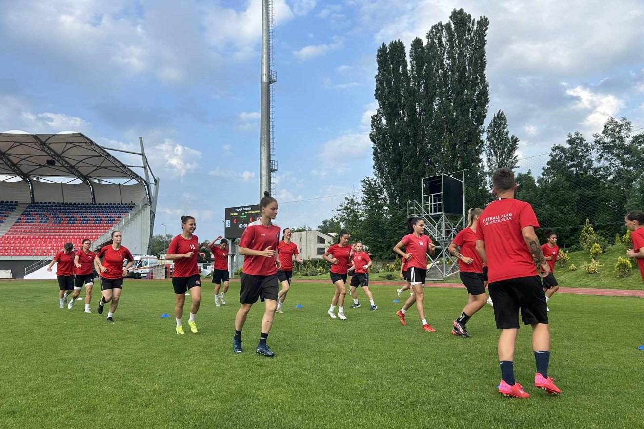 A piros-feketék kedden már a helyszínre érkeztek, ahol edzést is tartottak •  Fotó: FK Csíkszereda