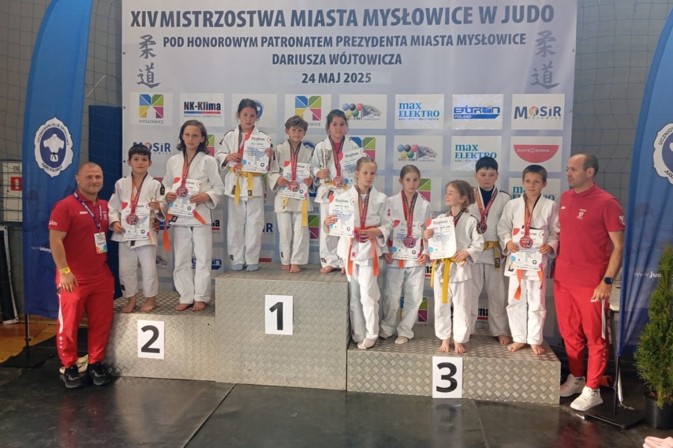 A Székely Sportegyesület, valamint a Csíkszeredai ISK fiatal cselgáncsozói •  Fotó: Márton Benedek
