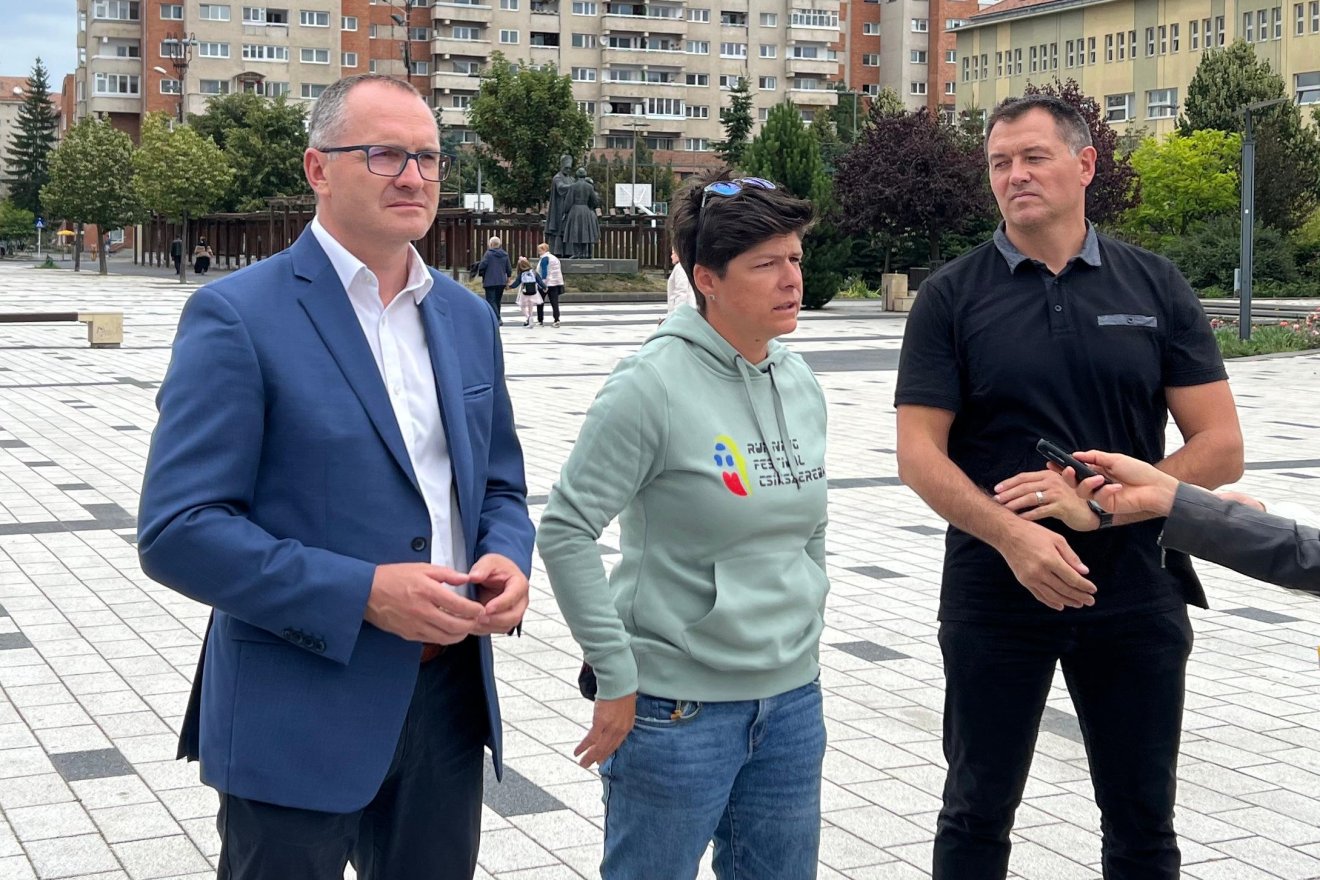 Balról jobbra: Korodi Attila, Miklós Edit, Ábrahám Előd •  Fotó: Orbán László
