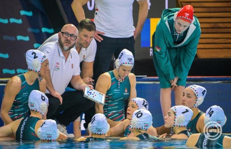 Az Eb-aranyért szállnak vízbe a magyar csajok, foci és tenisz – a csütörtöki sportműsor