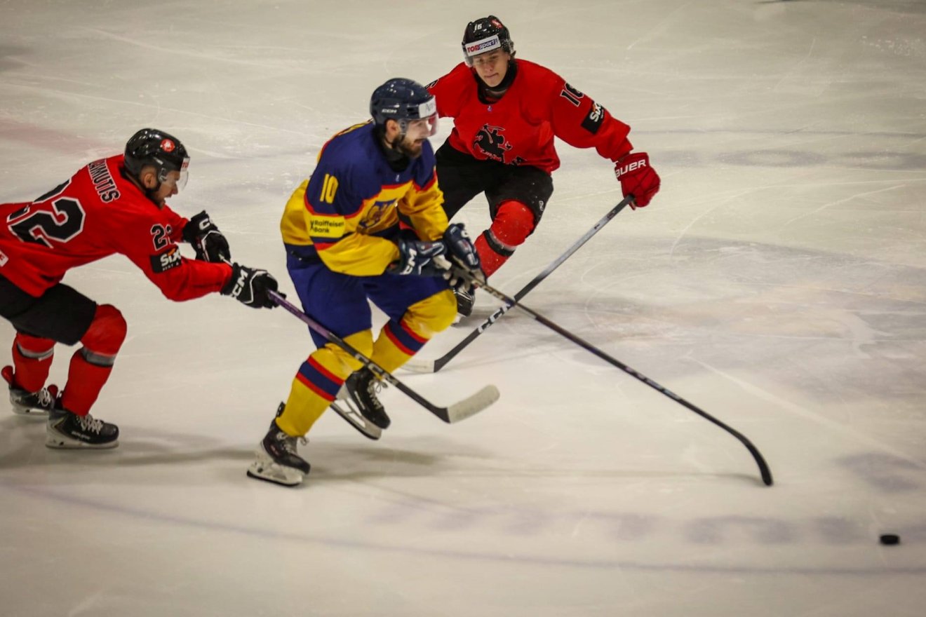 &bullet;  Fotó: Román Jégkorong-szövetség (FRHG)