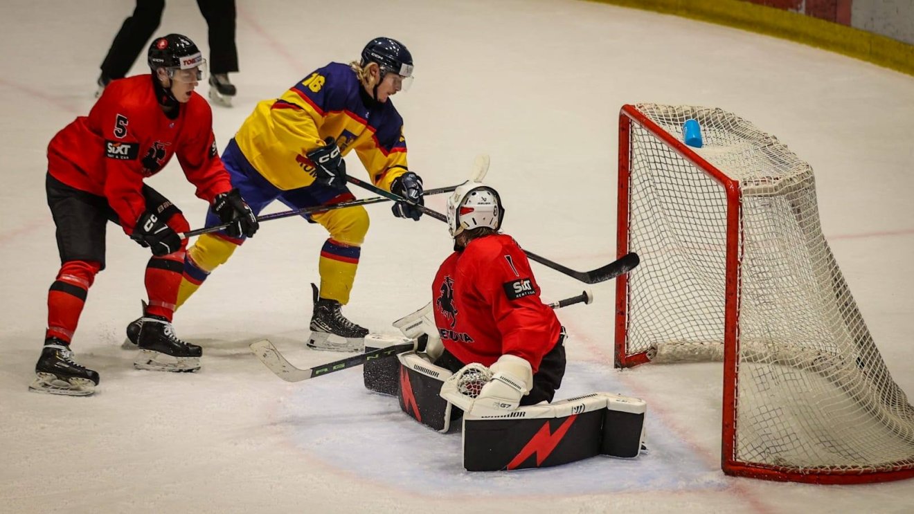 Császár ütötte a romániai scapat első gólját &bullet;  Fotó: Román Jégkorong-szövetség (FRHG)