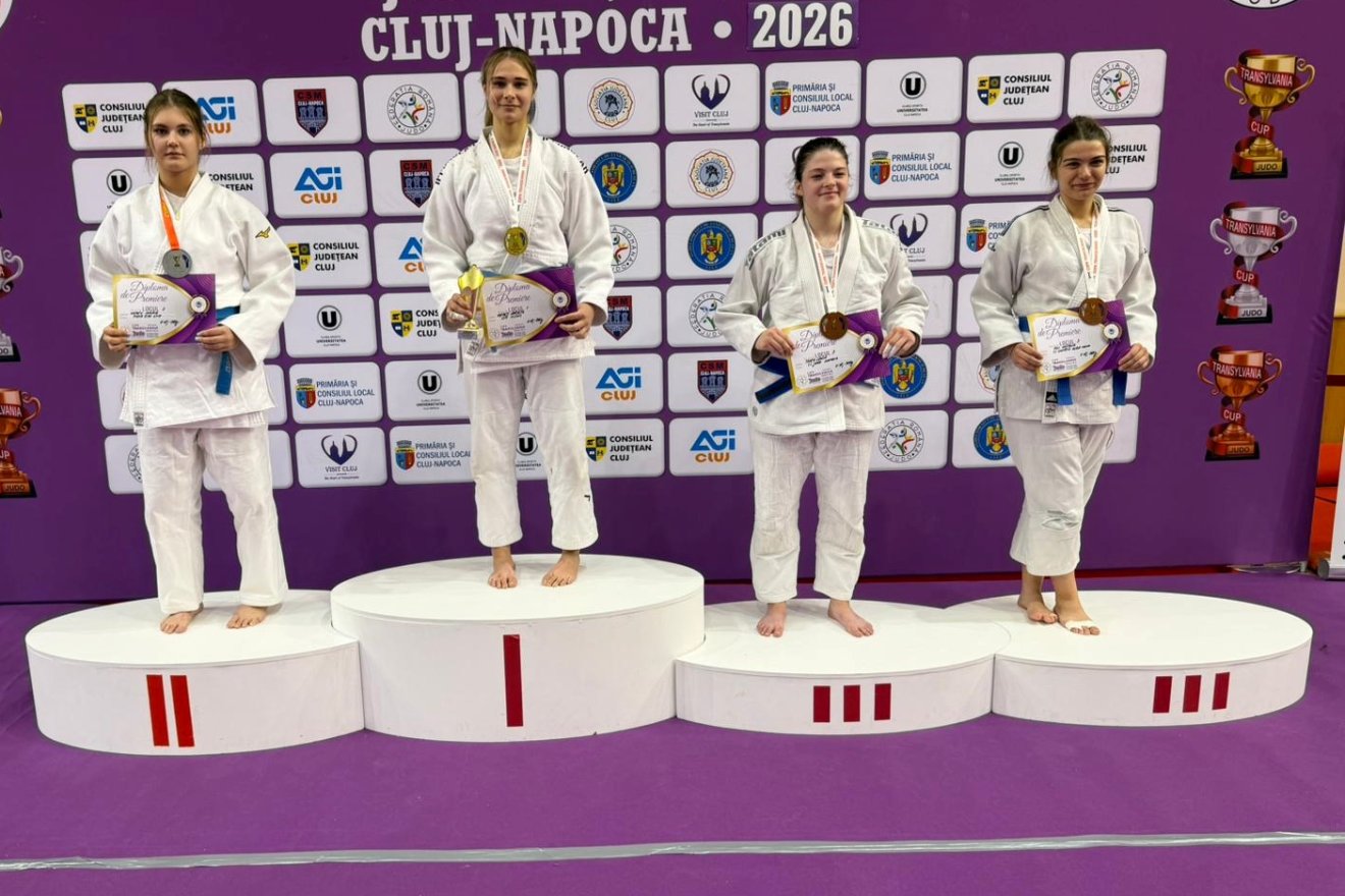 Kopacz Sarolta a dobogó legfelső fokán. &bullet;  Fotó: Csíkszeredai VSK