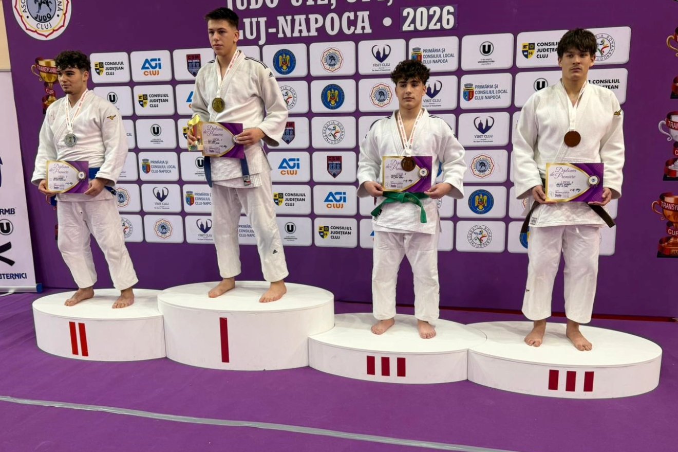 Balázs Hunor a harmadik helyen (jobb szélen) &bullet;  Fotó: Csíkszeredai VSK