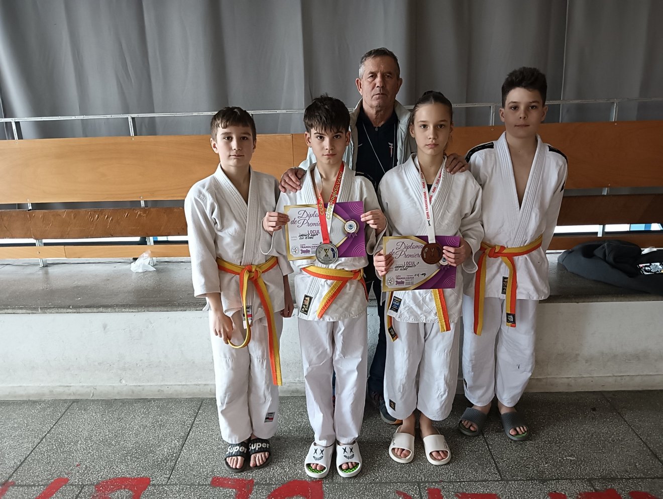 A Csíkszeredai ISK szentegyházi csoportjának érmesei &bullet;  Fotó: Csíkszeredai VSK