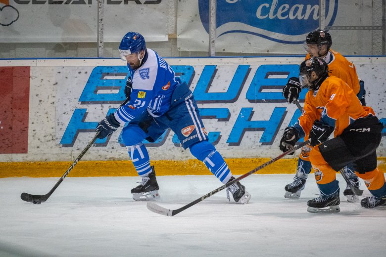 Sértegette a bírókat, eltiltották a Sportklub csatárát – videóval