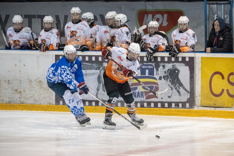 Hatpontos rangadót nyert Csíkban a gyergyói női hokicsapat