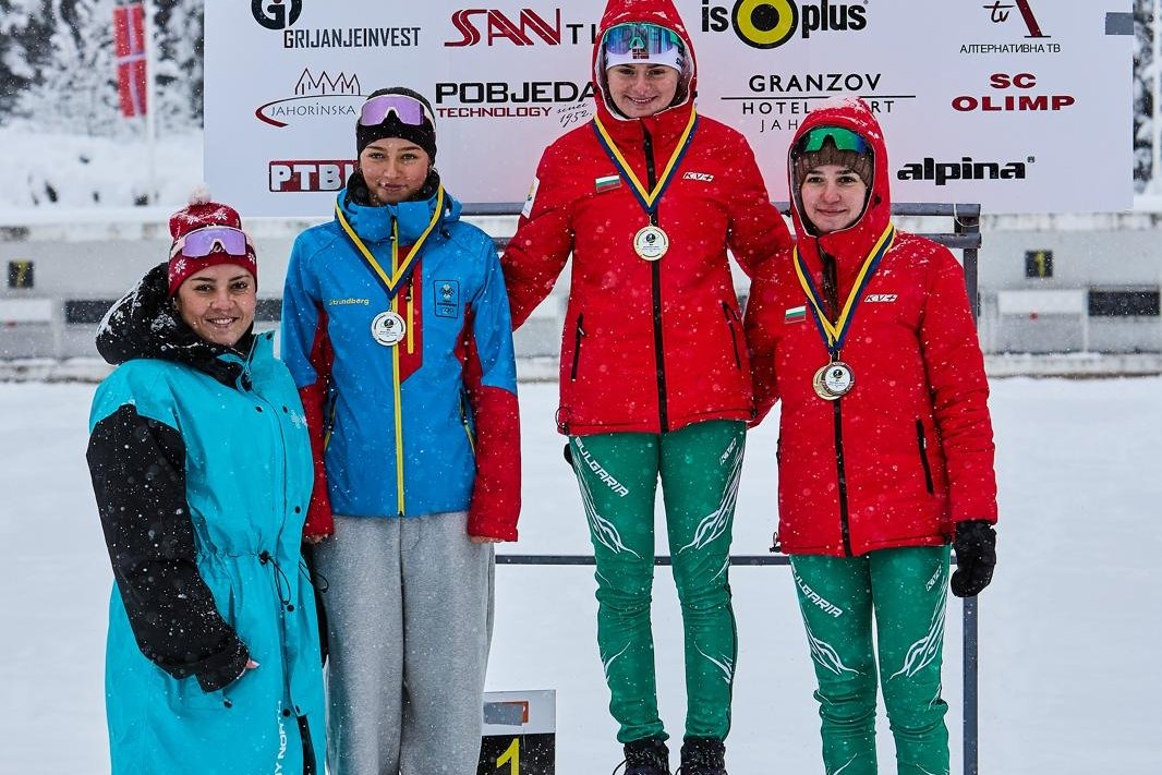 Tamás Boróka (balról a második) ezüstéremmel térhetett haza &bullet;  Fotó: Csíkszeredai ISK