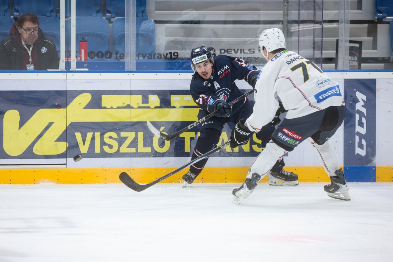 &bullet;  Fotó: Sánta Lili