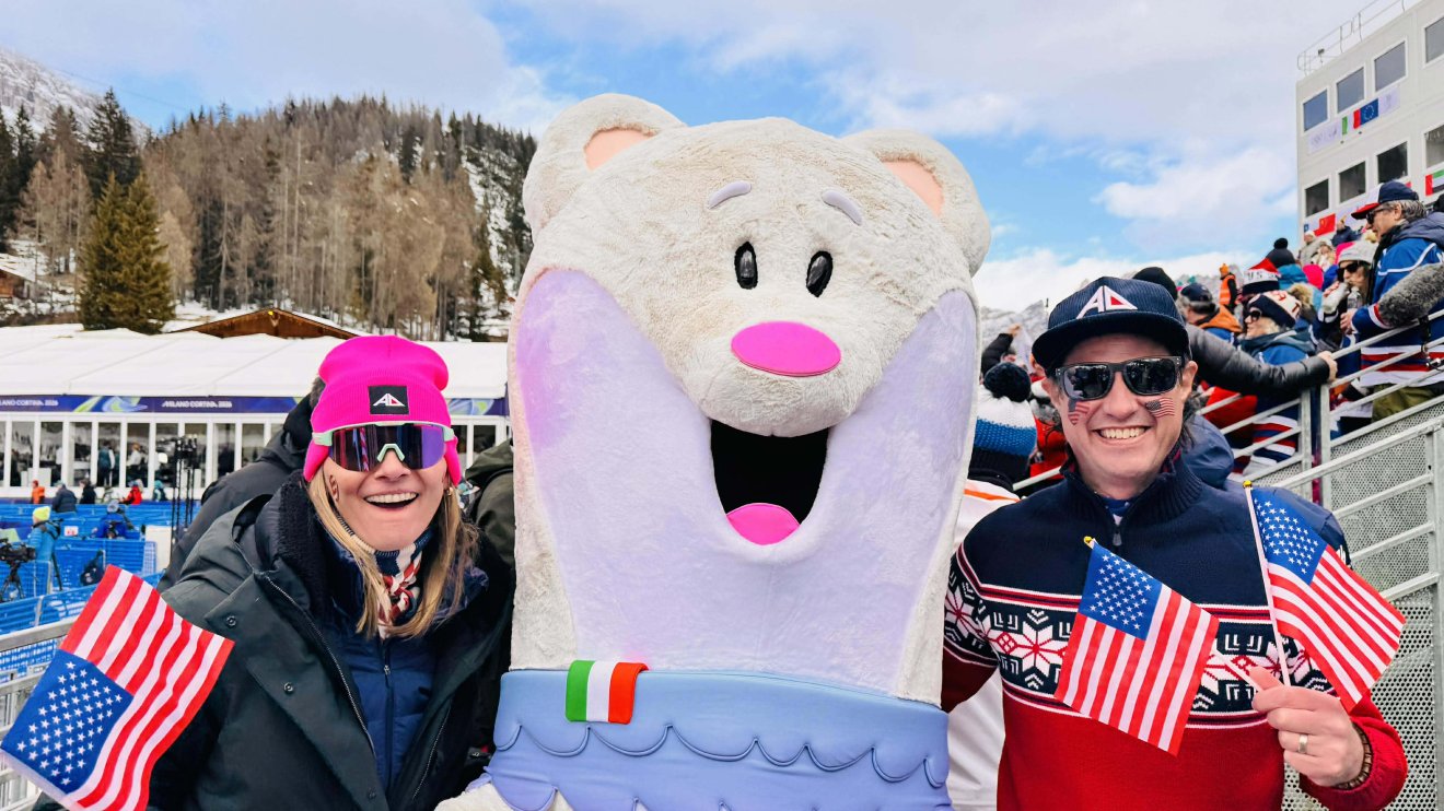 Xántus Bíborka (balról) és férje Ryan Adams a téli olimpia helyszínén &bullet;  Fotó: Xántus Bíborka archívuma