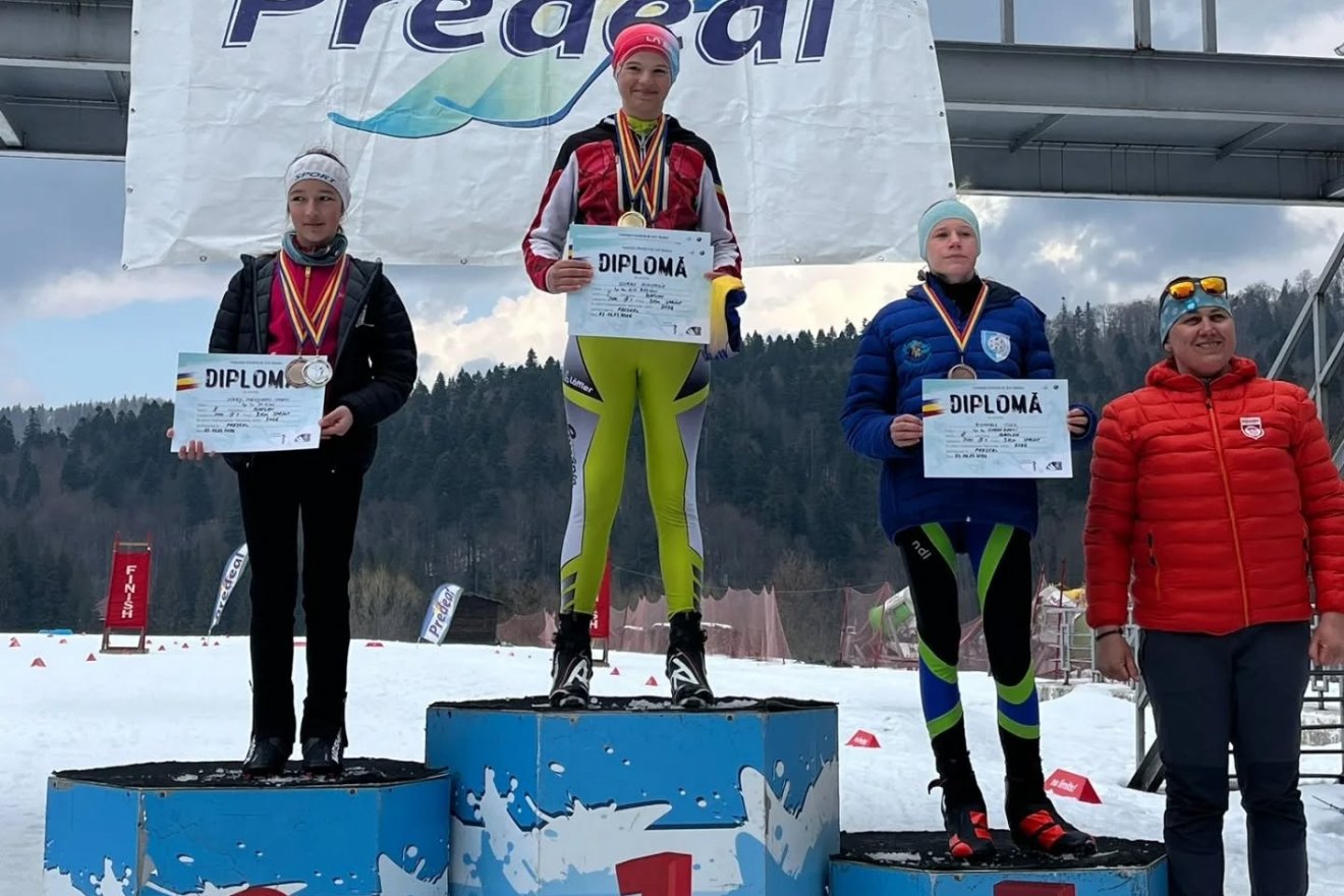 Fórika-Ferencz Réka (jobbról) példakép tanítványai számára. Ifjúsági világbajnok volt, téli olimpiáékon vett részt &bullet;  Fotó: Csíkszeredai ISK