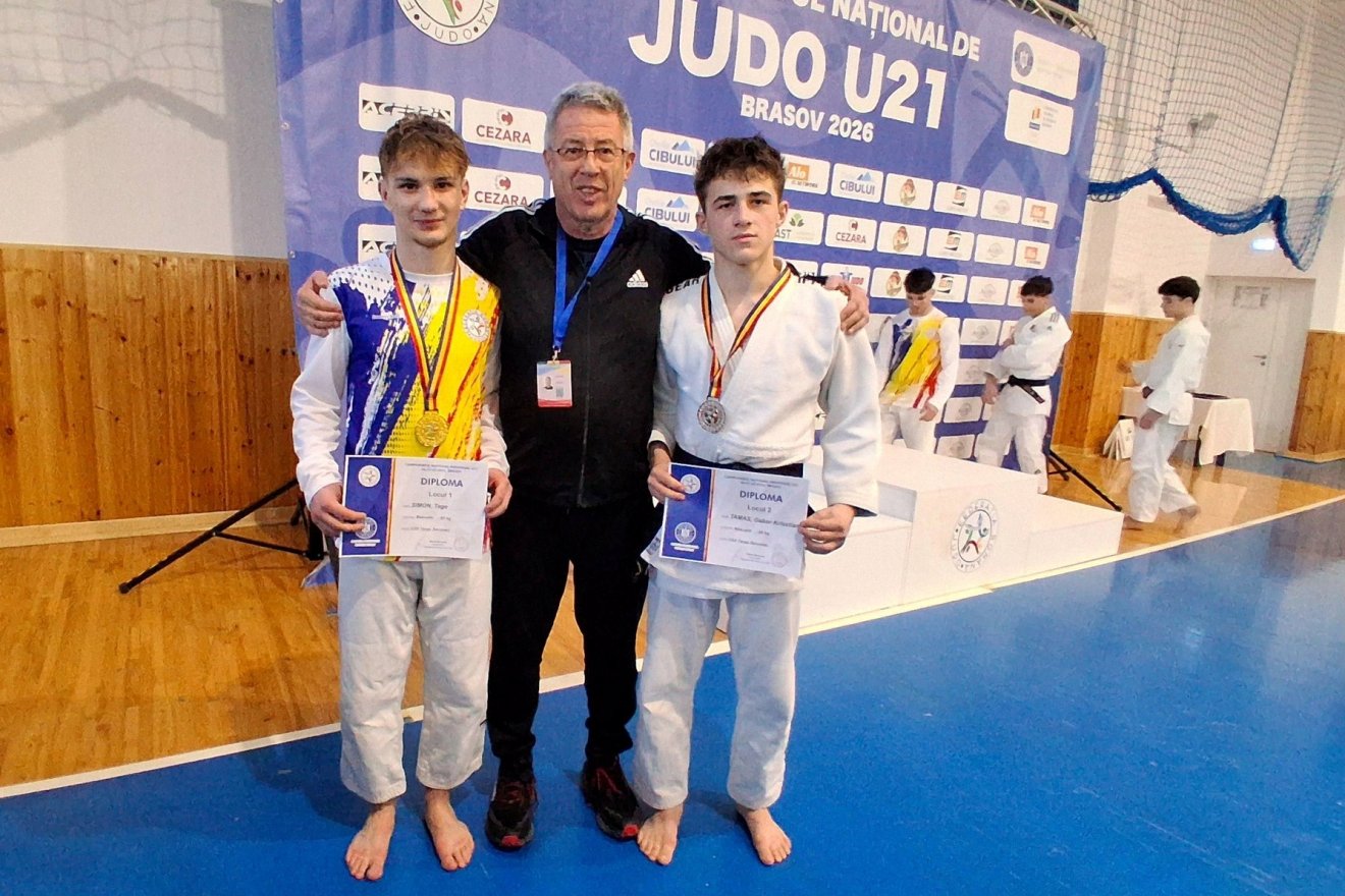 Veres László és két döntőbe jutott tanítványa • Fotó: Albu Lehel/ VSK Csíkszereda