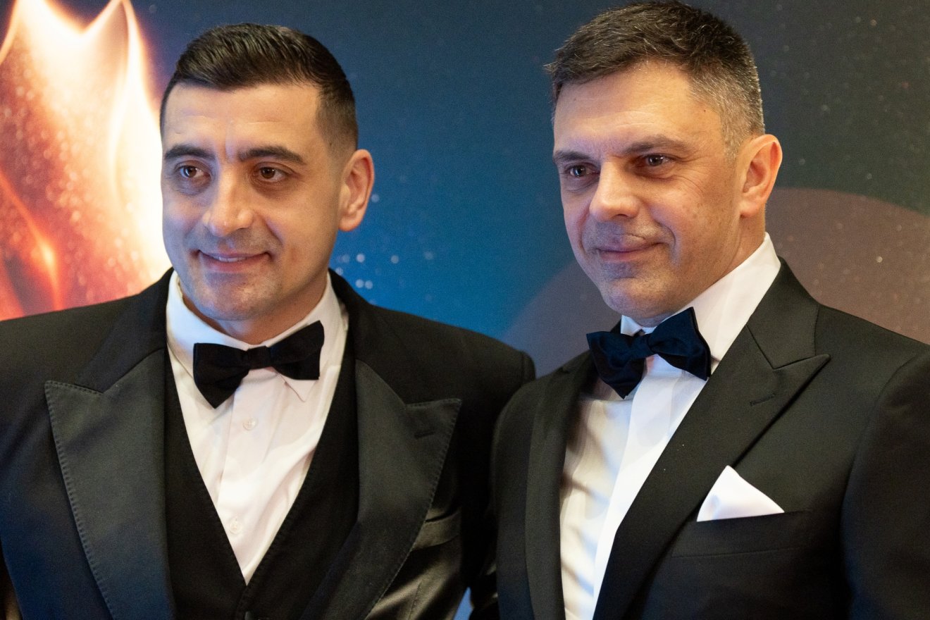 Novák Károly Eduárd (jobbról), a Román Paralimpiai Bizottság elnöke és George Simion, a Szövetség a Románok Egyesüléséért (AUR) elnöke &bullet;  Fotó: Halmágyi Zsolt