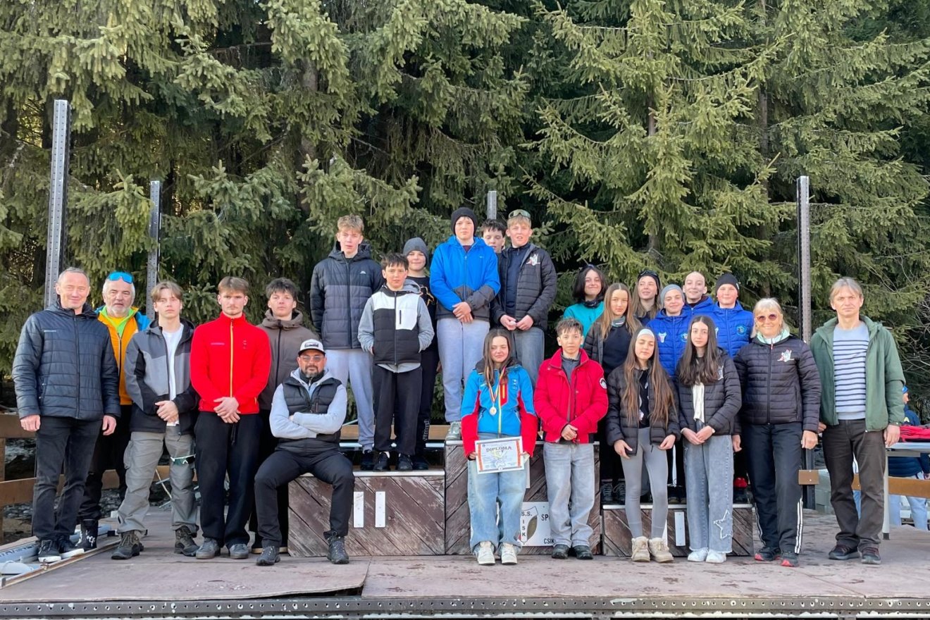 A Csíkszeredai ISK sportolóinak és edzőinek csoportképe &bullet;  Fotó: Csíkszeredai ISK