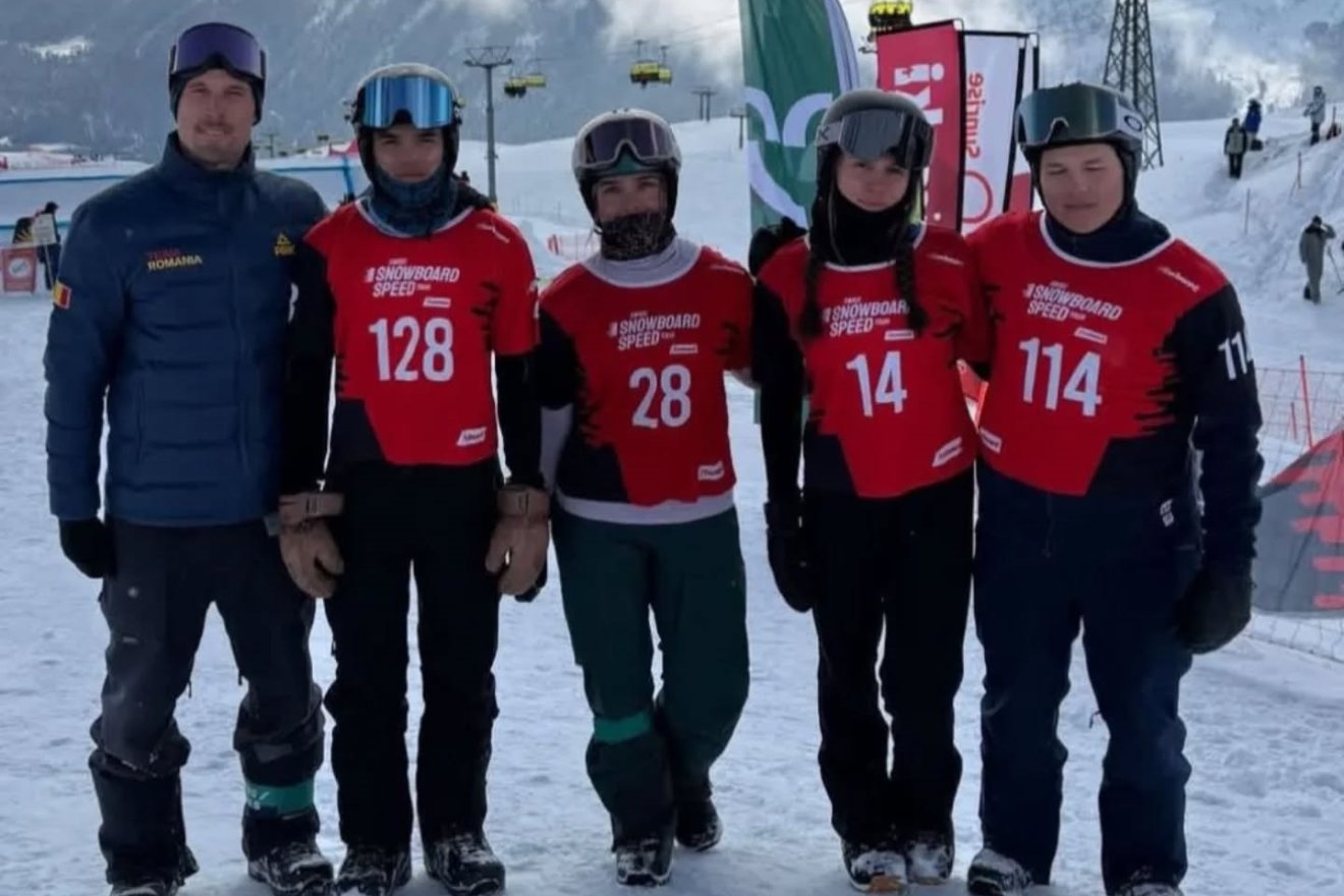 A romániai hódeszkás csapat St.Moritzban. Balról Reisz Zoltán edző &bullet;  Fotó: Forrás: Mandel Kata