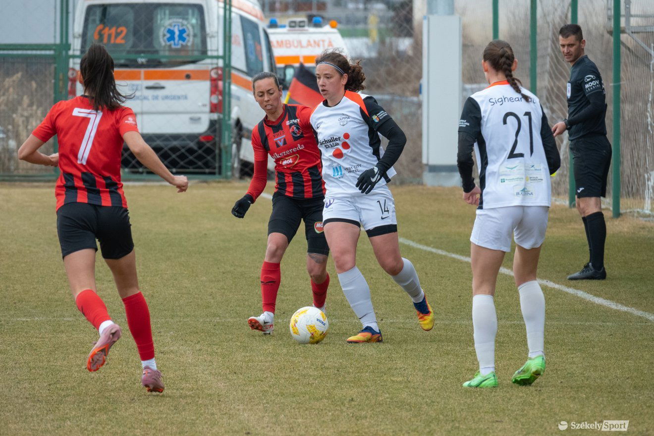 &bullet;  Fotó: Borbély Fanni