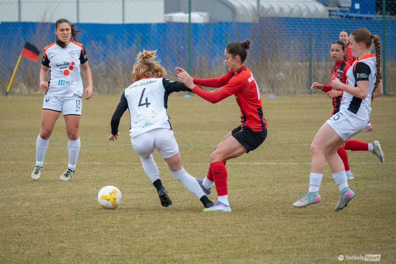 &bullet;  Fotó: Borbély Fanni