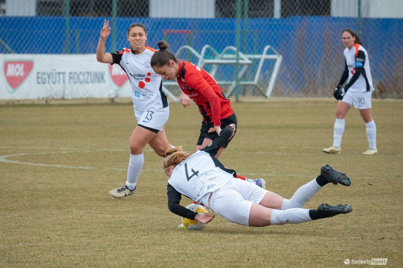 &bullet;  Fotó: Borbély Fanni