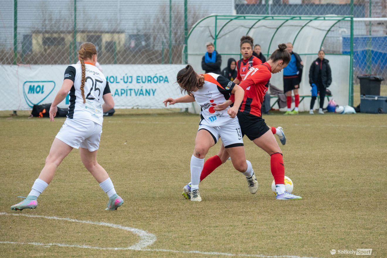 &bullet;  Fotó: Borbély Fanni