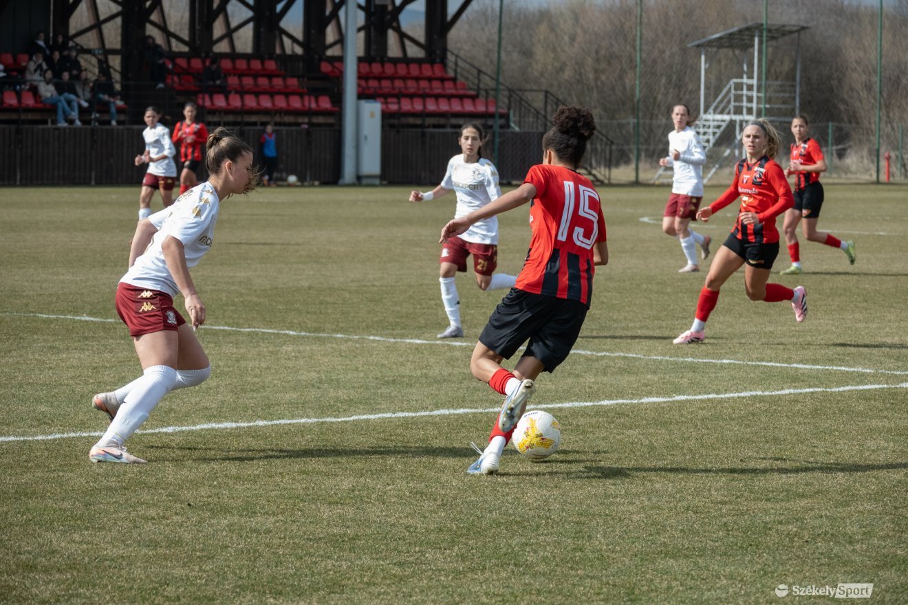 &bullet;  Fotó: Borbély Fanni