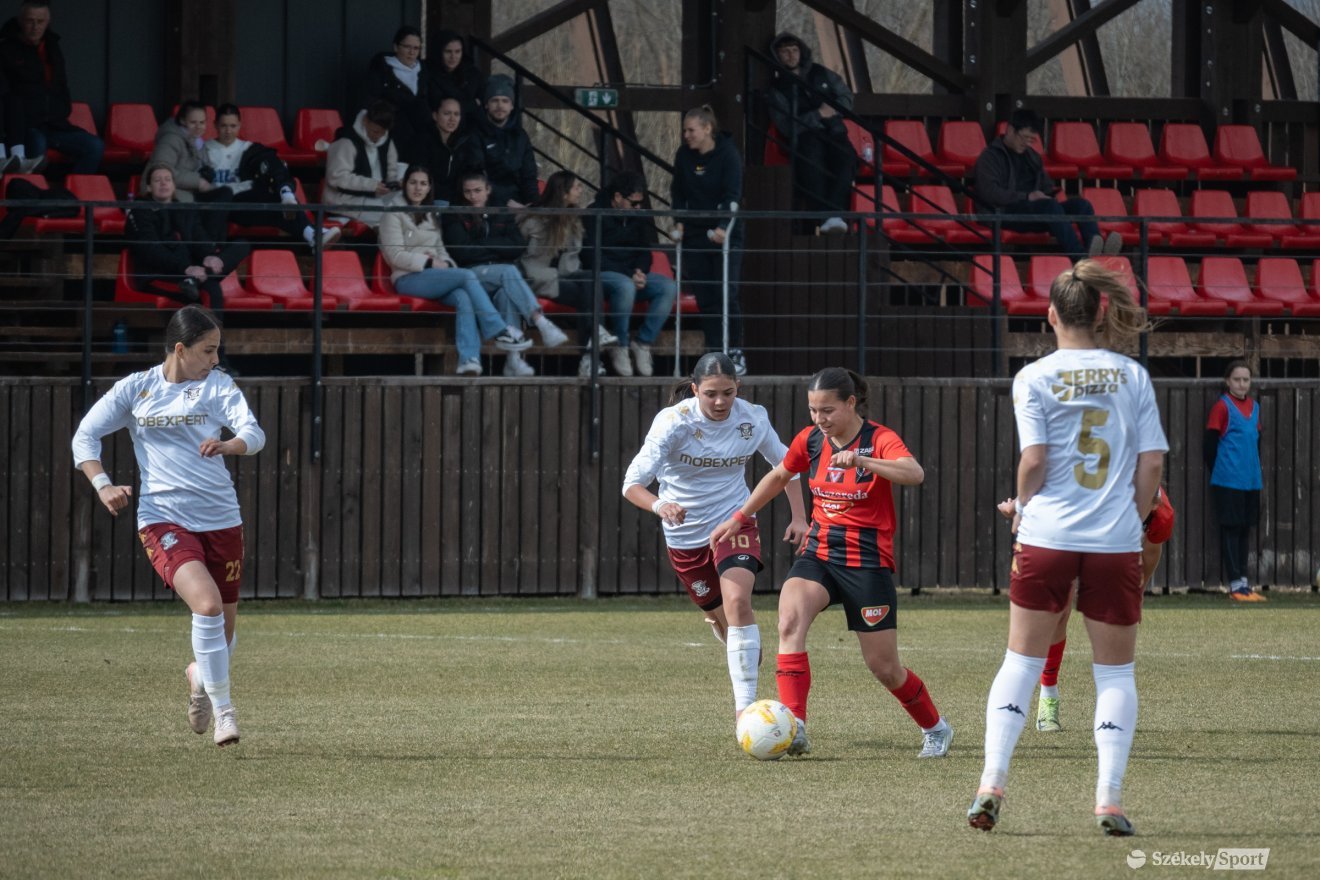 &bullet;  Fotó: Borbély Fanni