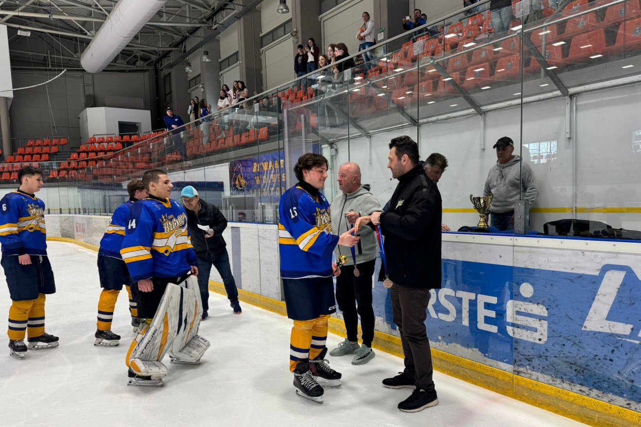 &bullet;  Fotó: Román Jégkorong-szövetség (FRHG)