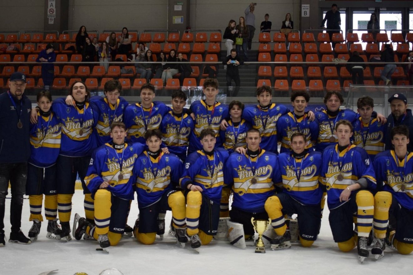 A bronzérmes brassói csapat &bullet;  Fotó: Román Jégkorong-szövetség (FRHG)