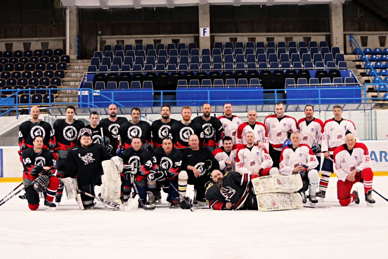 Sepsiszentgyörgy és Szabadka csapatinak közös fotója &bullet;  Fotó: Boda Gergely és Boda Tamás