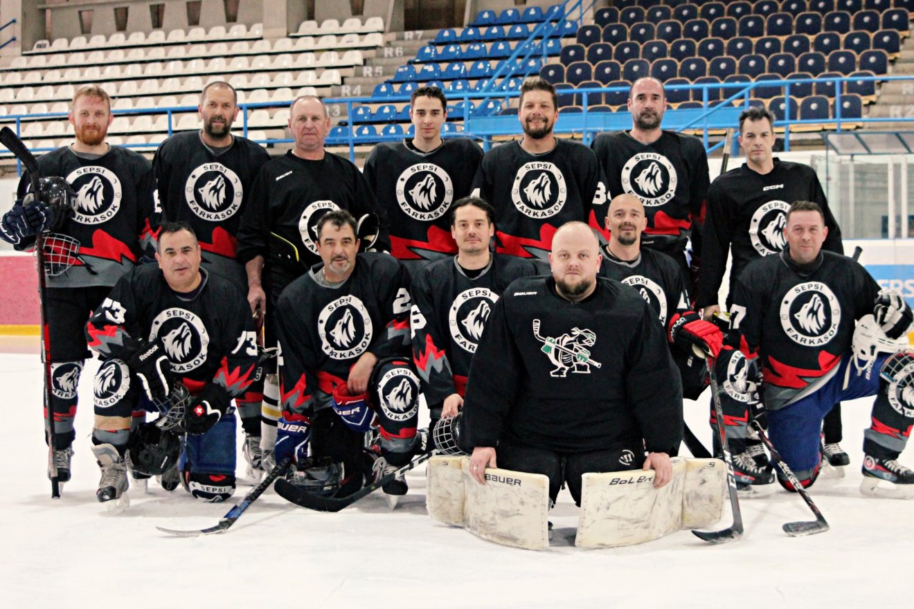 A tornagyőztes Sepsi Farkasok csapata • Fotó: Boda Gergely és Boda Tamás
