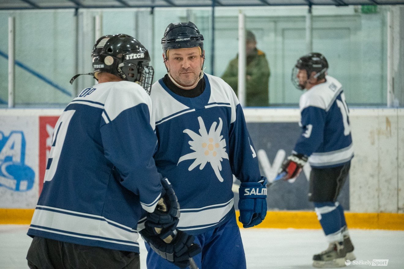 Adorján József (középen) &bullet;  Fotó: Borbély Fanni