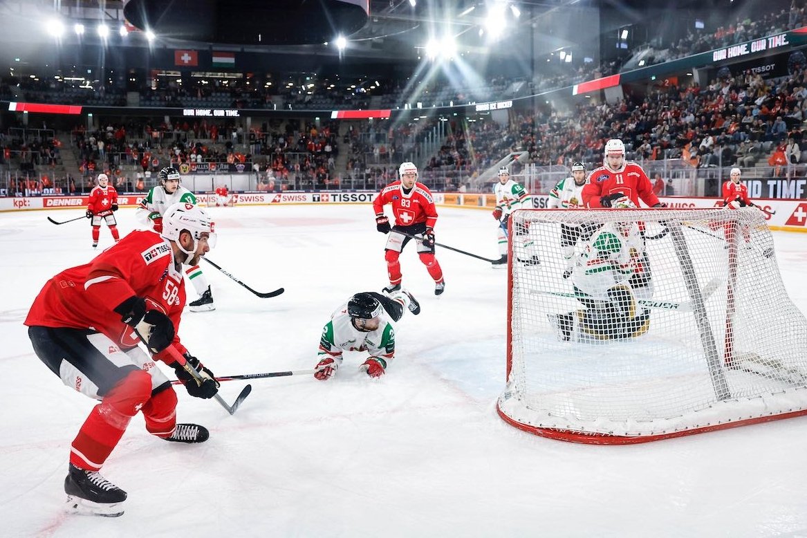 Simon Le Coultre (balra) megszerzi az ötödik gólt a svájciaknak &bullet;  Fotó: Forrás: plattformj.ch