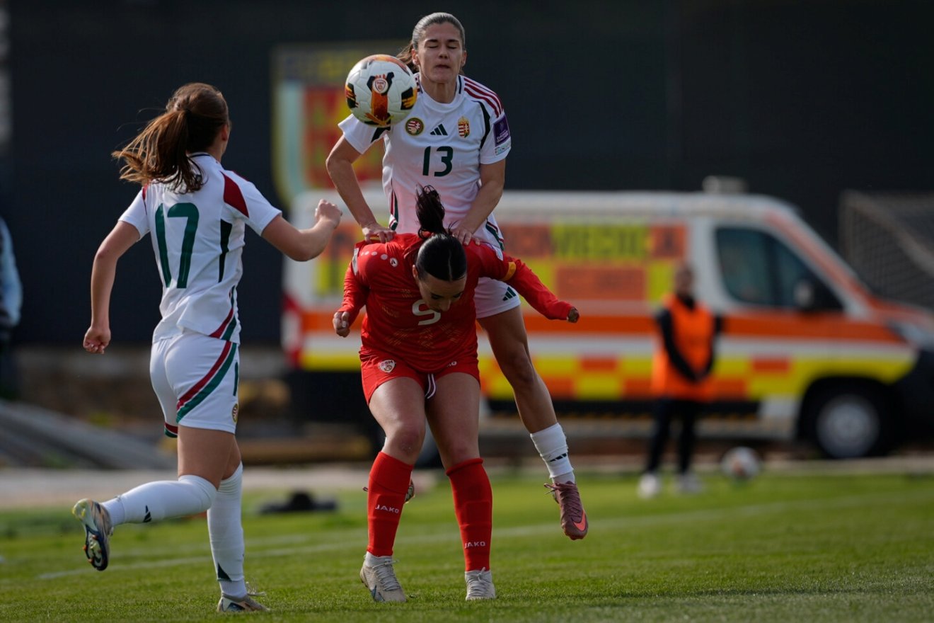 Nagy Viktória (13-assal) az Észak-Macedónia elleni meccsen &bullet;  Fotó: Magyar Labdarúgó-szövetség (MLSZ)