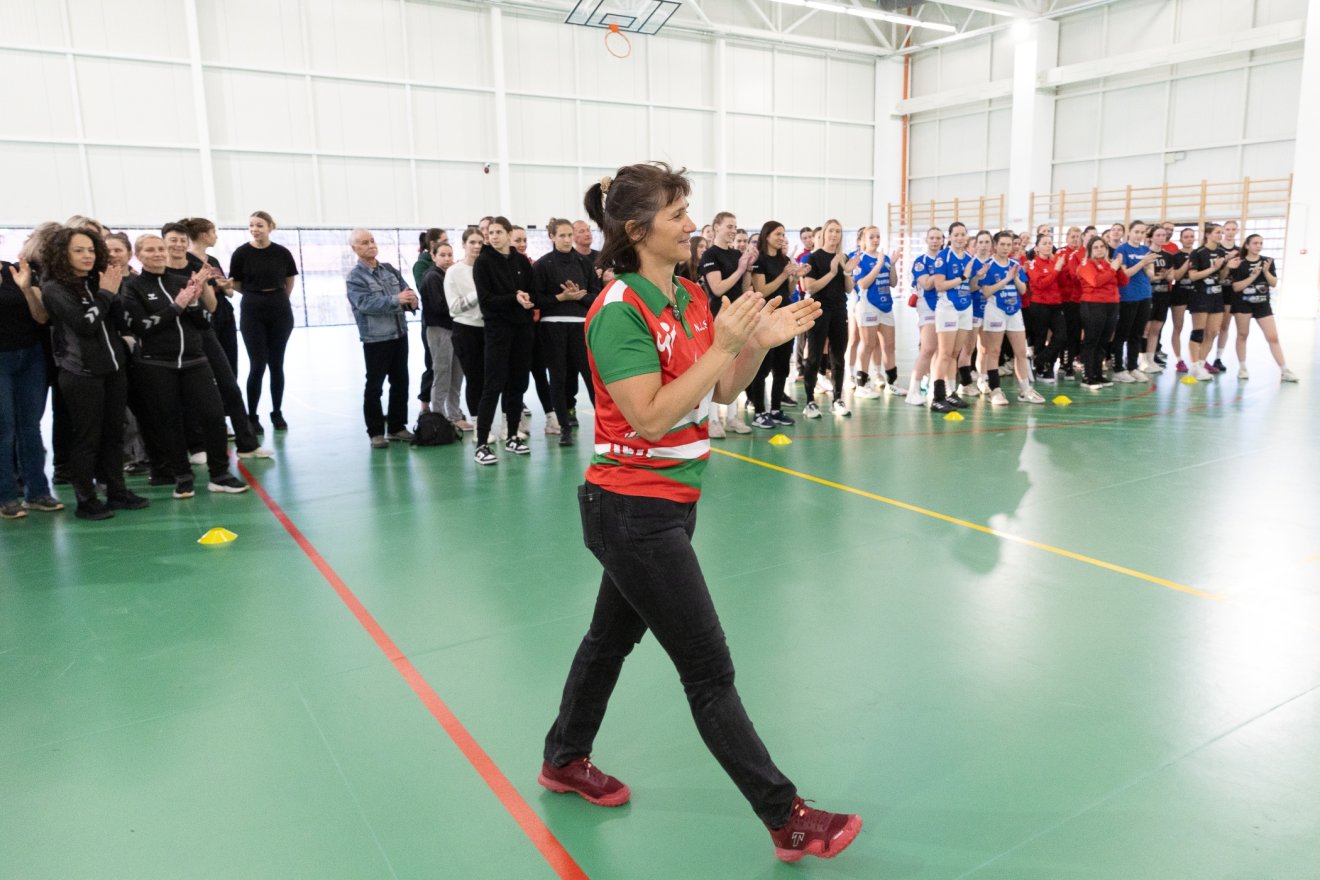 Az alsóház győztesének járó díjat Pongrácz Emília (Csíkszeredai NKSZ) vehette át &bullet;  Fotó: Halmágyi Zsolt