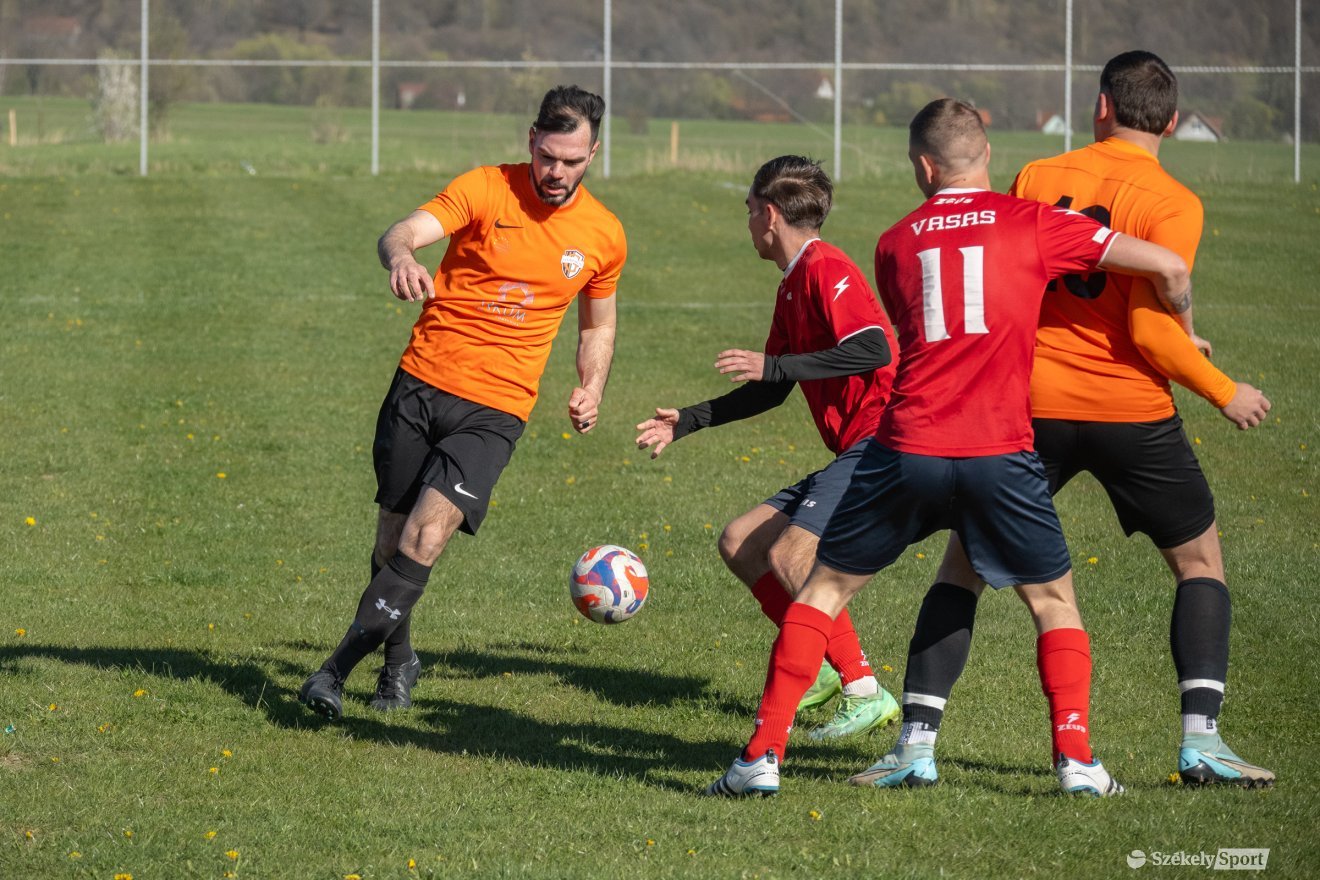 &bullet;  Fotó: Borbély Fanni