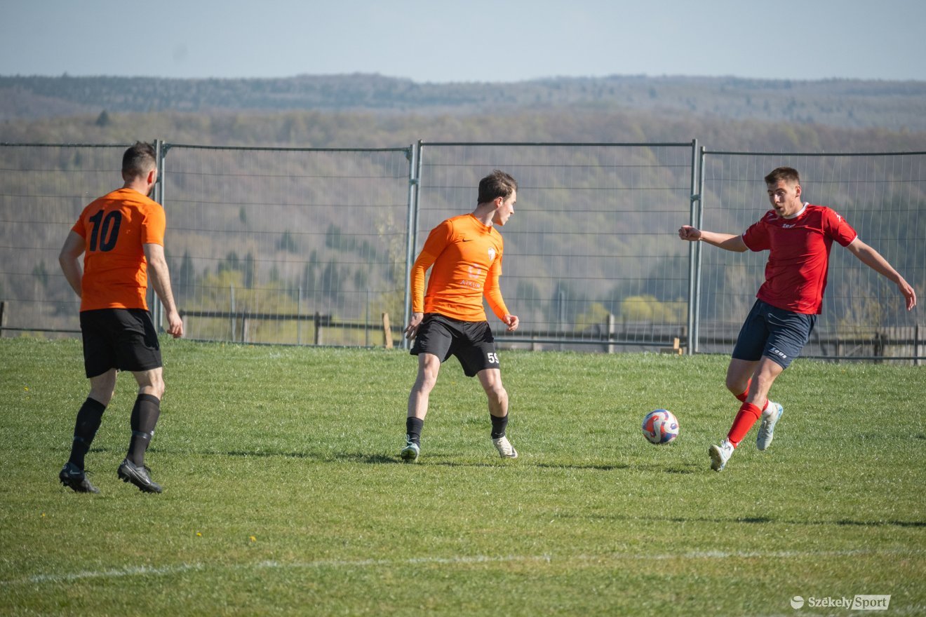 &bullet;  Fotó: Borbély Fanni