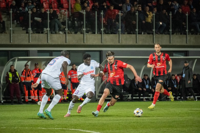 A végjátékban lecsapott a bajnokra az FK Csíkszereda – videóval