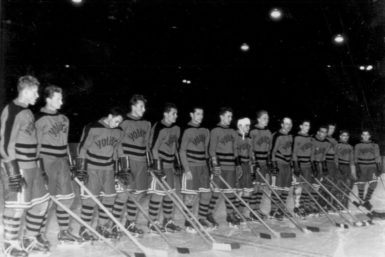 A csíki bajnokcsapat 1960-ban, Bukarestben &bullet;  Fotó: Takács István gyűjteményéből
