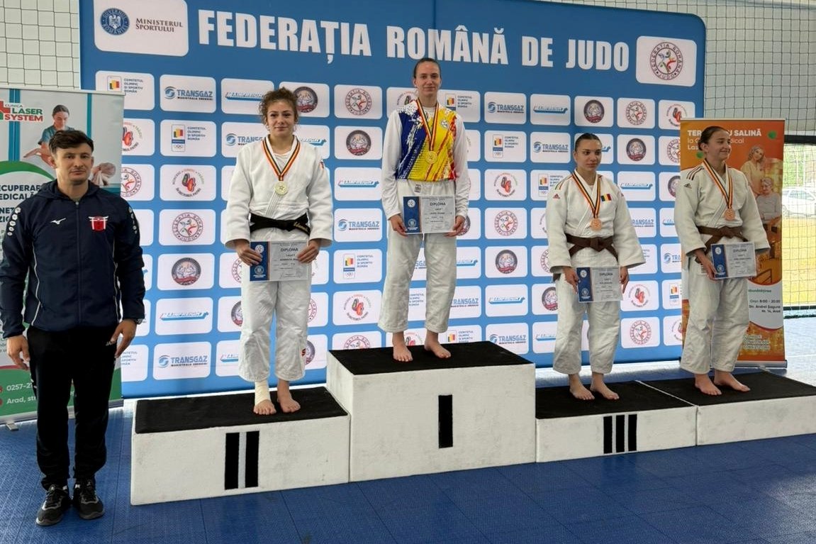 Lajos Orsolya a dobogó legmagasabb fokán &bullet;  Fotó: VSK Csíkszereda