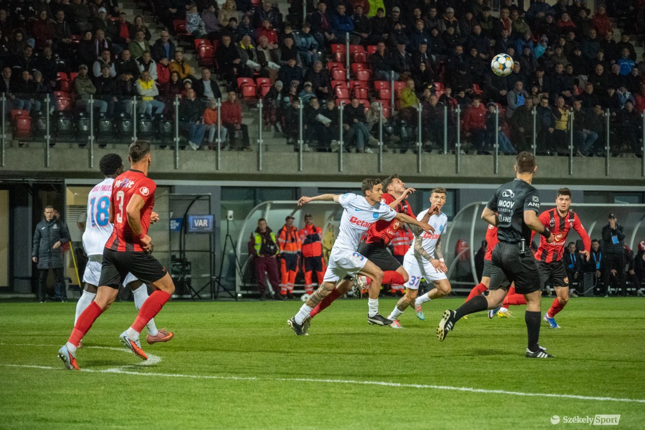 &bullet;  Fotó: Borbély Fanni