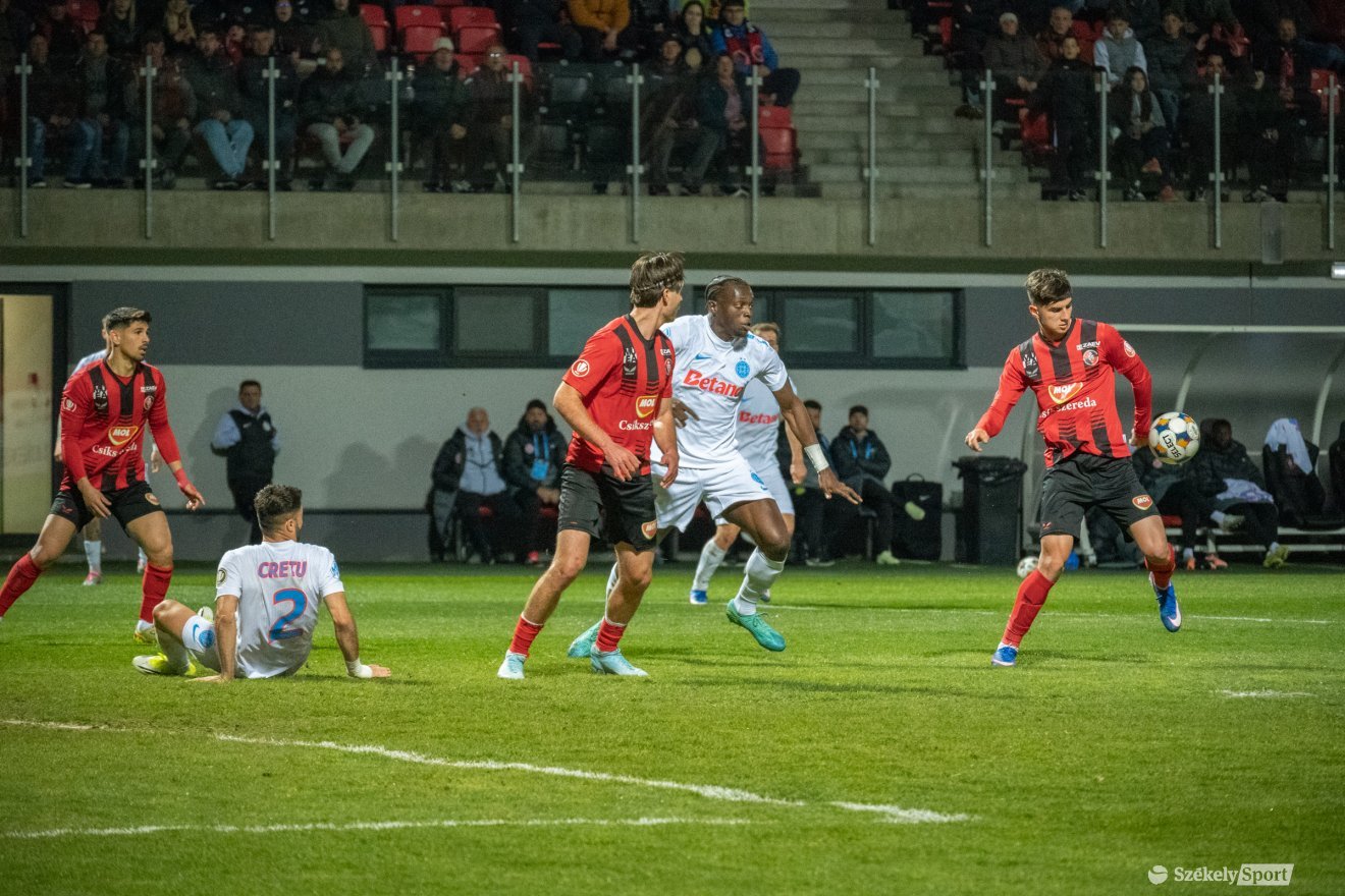 &bullet;  Fotó: Borbély Fanni