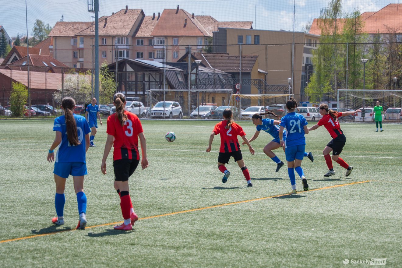 &bullet;  Fotó: Borbély Fanni