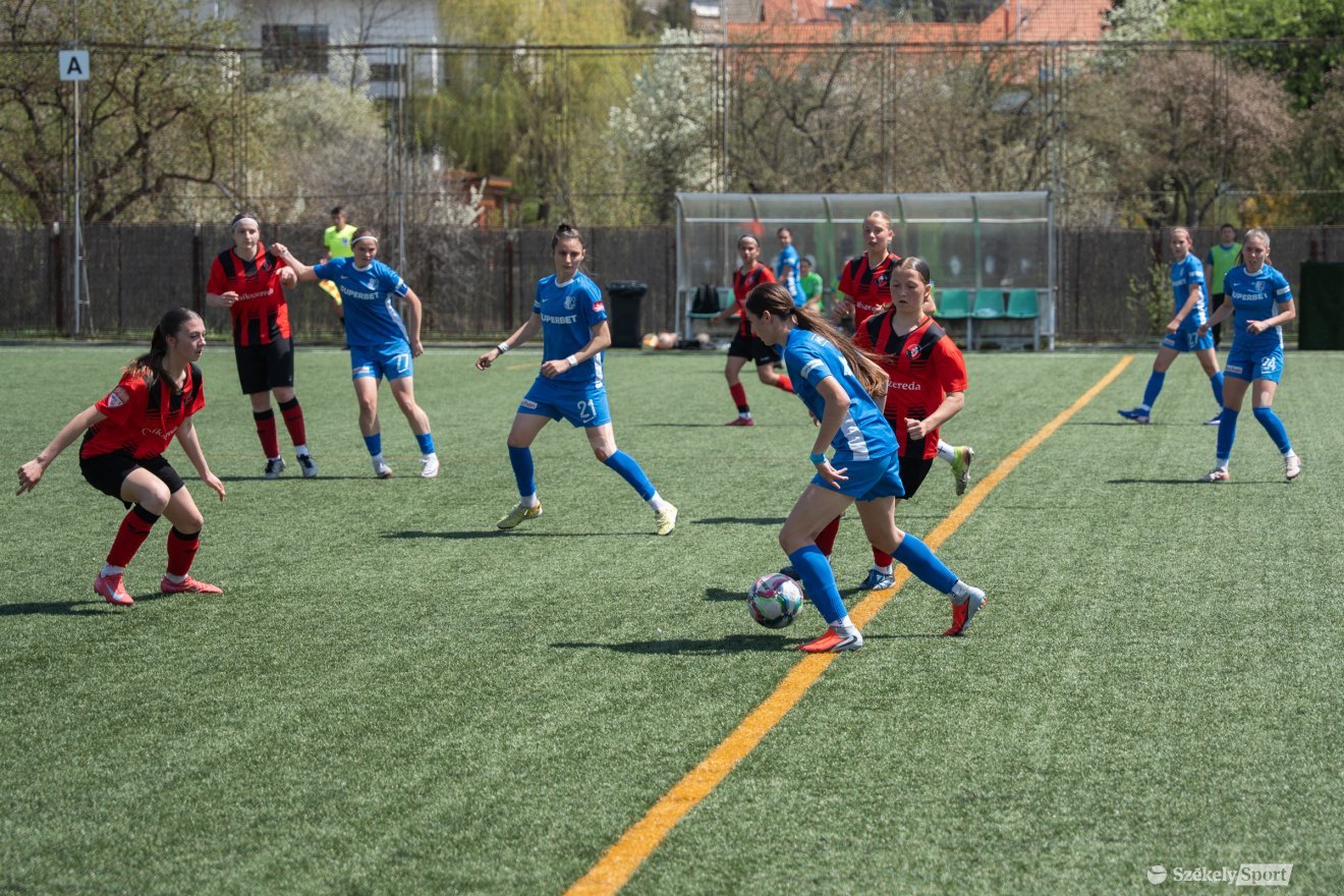 &bullet;  Fotó: Borbély Fanni